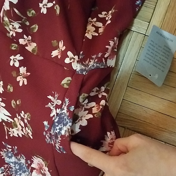 Last chanceFlutter Sleeve Burgundy FloralMidiDress - Picture 3 of 6